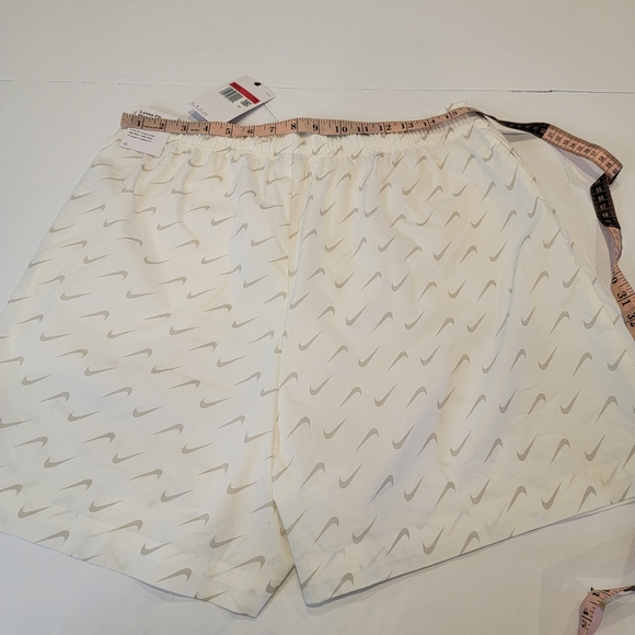 Nike Sportswear Swoosh Print Shorts Women's Size Large Style DV7932-133 NEW! - Picture 17 of 17
